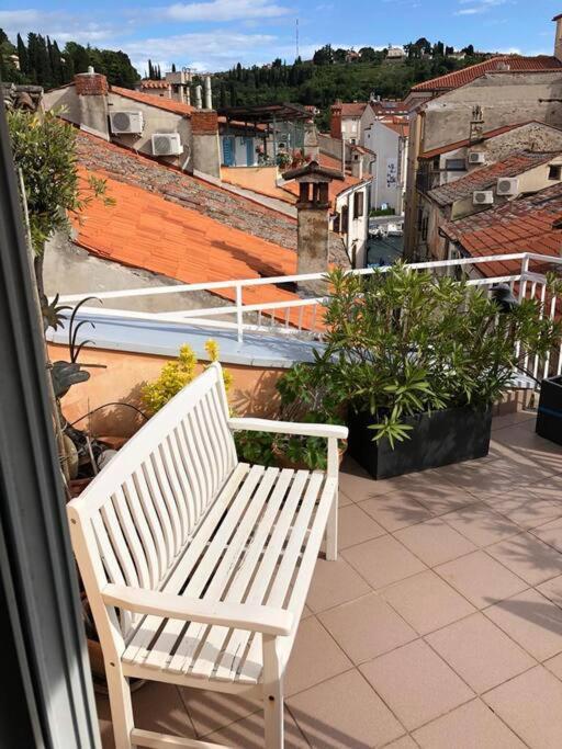 Appartamento Tartini - Private Roof Terrace - Self Check-In Pirano Esterno foto